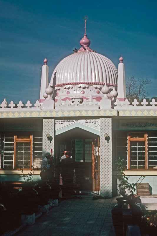 Sheikh Ahmed Badsha Peer mausoleum